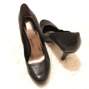 Nine West Black leather shoe